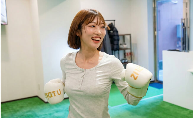 運動している女性