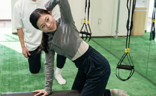 運動している女性