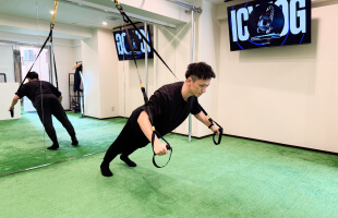 TRXプッシュアップ